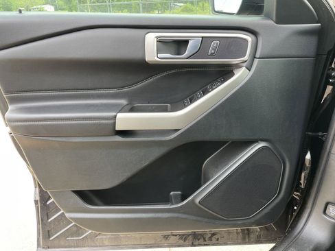 Used 2024 Ford Explorer XLT image 31