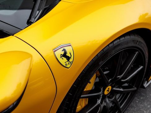 Used 2024 Ferrari SF90 Spider image 17