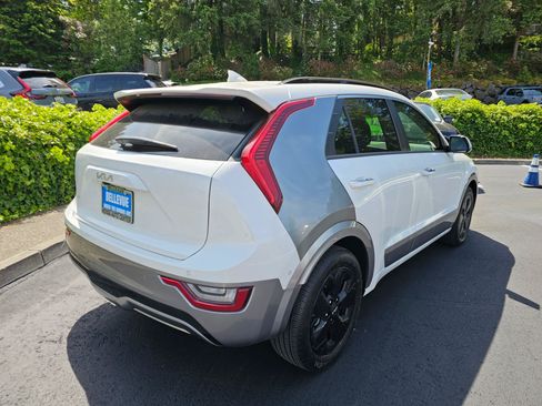 Used 2023 Kia Niro Wave FWD image 7