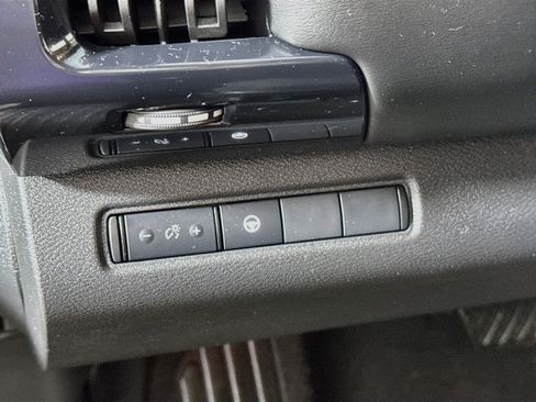 Used 2023 Nissan Pathfinder SV AWD/4WD image 13