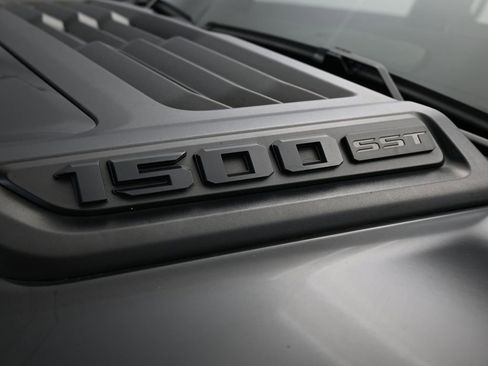 Used 2025 RAM 1500 Laramie w/ Night Edition image 33