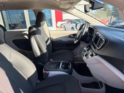 Used 2019 Chrysler Pacifica Touring Plus w/ Tire & Wheel Group image 24