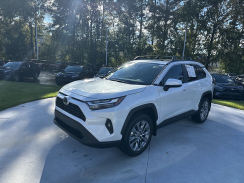 Used 2025 Toyota RAV4 XLE Premium image 5