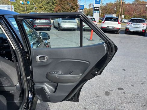 Used 2025 Hyundai Venue SE image 43