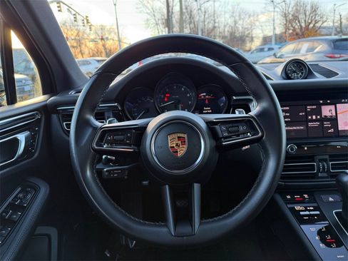 Used 2022 Porsche Macan image 23