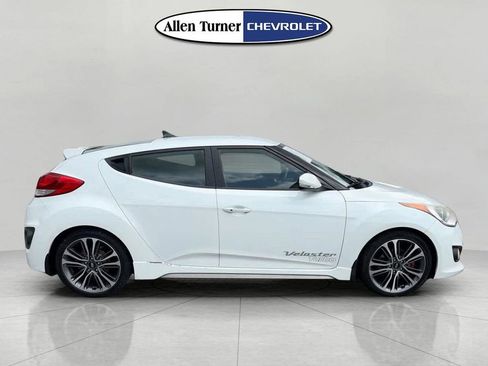 Used 2016 Hyundai Veloster Turbo FWD image 3