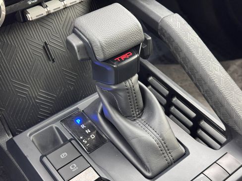 Used 2024 Toyota Tacoma TRD Off-Road image 29