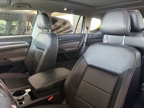 Used 2022 Volkswagen Atlas SEL R-Line image 3