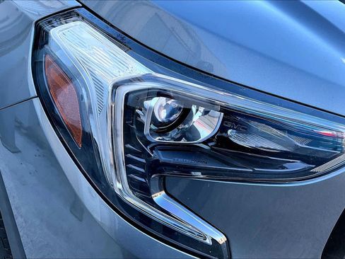 Used 2021 GMC Terrain SLE w/ Driver Convenience Package image 26