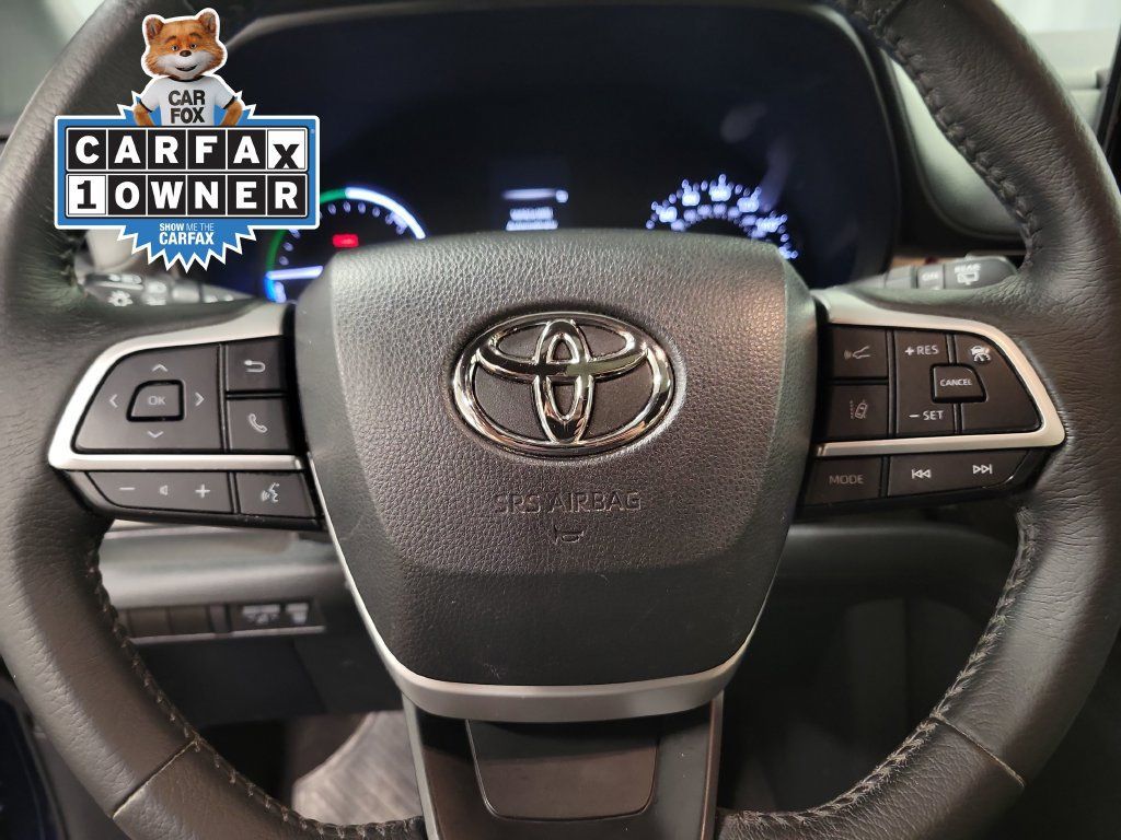 Used 2022 Toyota Sienna XLE FWD image 25
