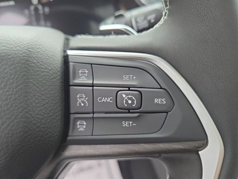 New 2025 Jeep Grand Cherokee L Limited w/ Luxury Tech Group II image 18