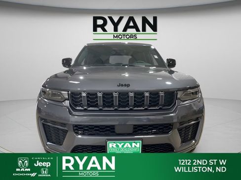 New 2026 Jeep Grand Cherokee Altitude AWD/4WD image 4