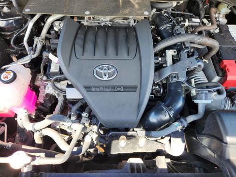 Used 2023 Toyota Highlander XLE FWD image 9