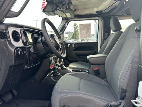 Used 2025 Jeep Wrangler Sport image 9