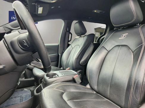 Used 2019 Chrysler Pacifica Touring-L Plus w/ S Appearance Package FWD image 9
