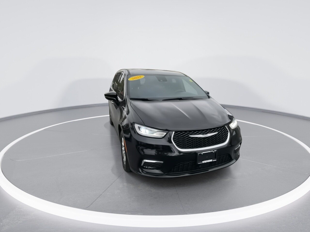Used 2025 Chrysler Pacifica Select FWD image 3
