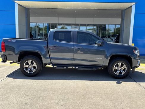 Used 2019 Chevrolet Colorado Z71 AWD/4WD image 2