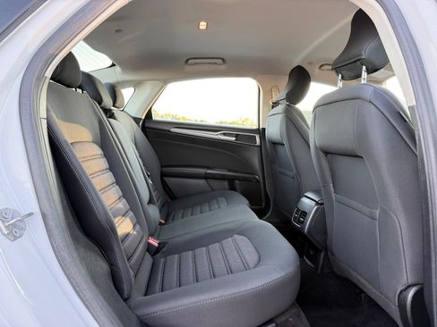 Used 2019 Ford Fusion SE FWD image 15