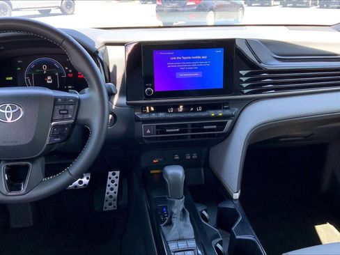 Used 2025 Toyota Camry SE w/ Convenience Package AWD/4WD image 7