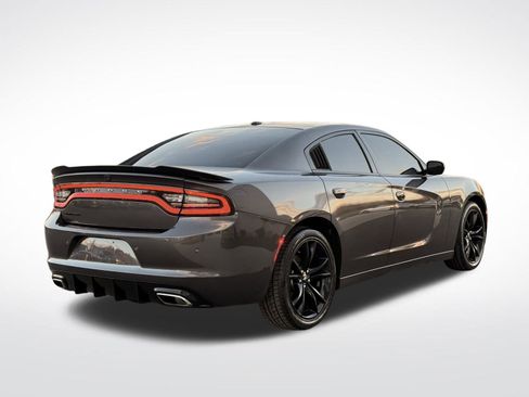 Used 2018 Dodge Charger SXT w/ Blacktop Package image 8