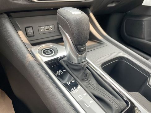 Used 2025 Nissan Sentra SV w/ Trunk Package image 27