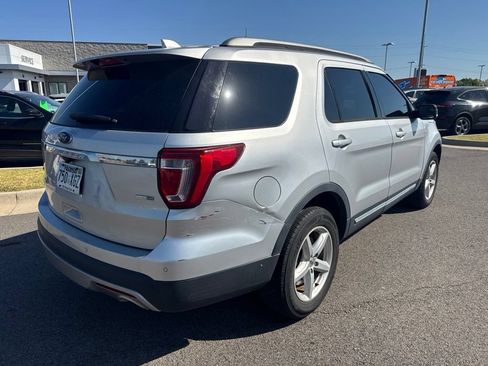 Used 2016 Ford Explorer XLT AWD/4WD image 3