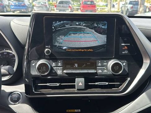 Used 2023 Toyota Highlander XLE FWD image 24
