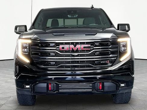 Used 2024 GMC Sierra 1500 AT4 w/ Technology Package AWD/4WD image 4