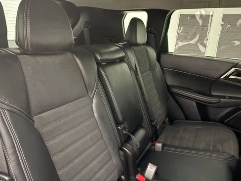 Used 2025 Mitsubishi Outlander SE FWD image 32