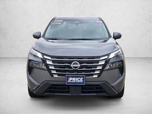 Used 2025 Nissan Rogue SV FWD image 2