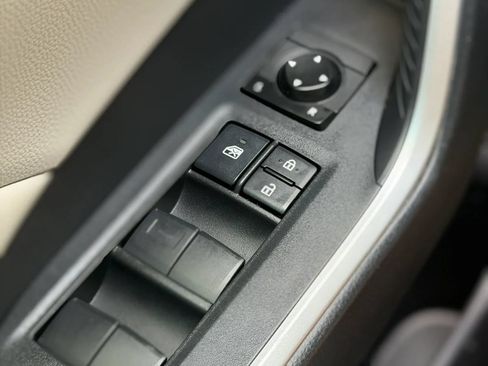 Used 2019 Toyota RAV4 XLE w/ Convenience Package FWD image 26