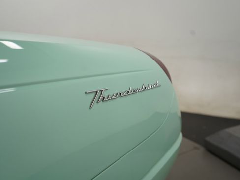 Used 2004 Ford Thunderbird image 27