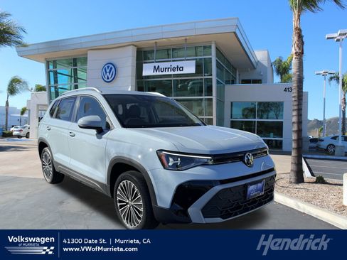 New 2025 Volkswagen Taos SE image 1