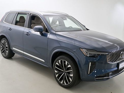 New 2026 Volvo XC90 B5 Plus w/ Protection Package AWD/4WD image 4