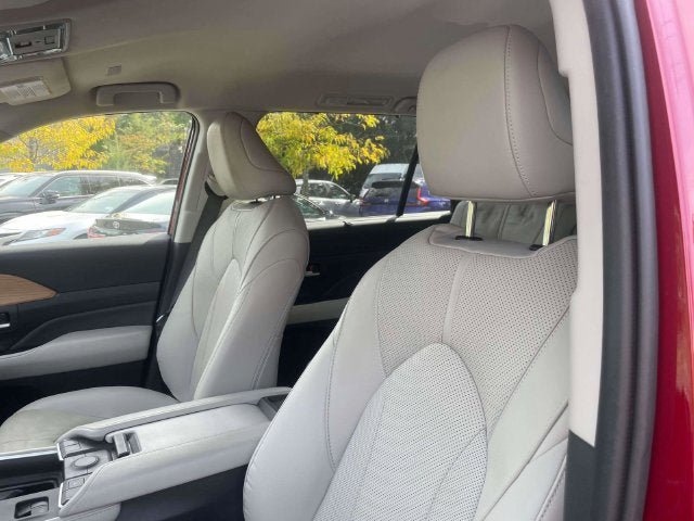 Used 2024 Toyota Grand Highlander AWD image 22