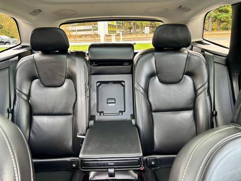 Used 2022 Volvo XC60 B5 Inscription w/ Climate Package image 14