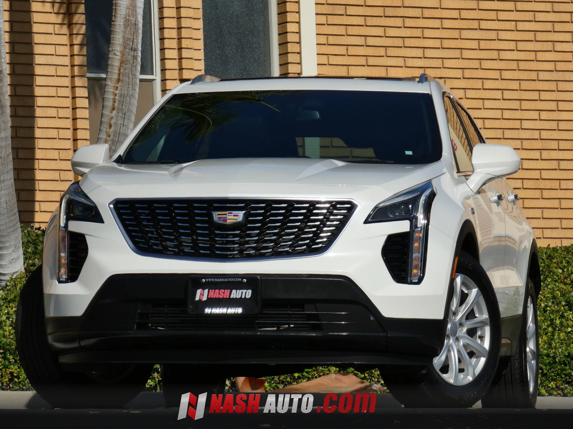 Used 2023 Cadillac XT4 Luxury w/ Cold Weather Package FWD image 2