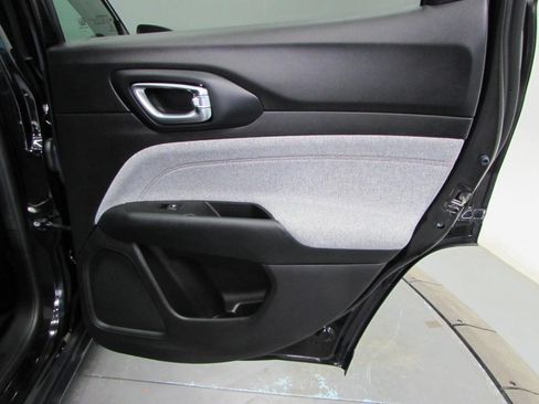 Used 2022 Jeep Compass Latitude AWD/4WD image 18