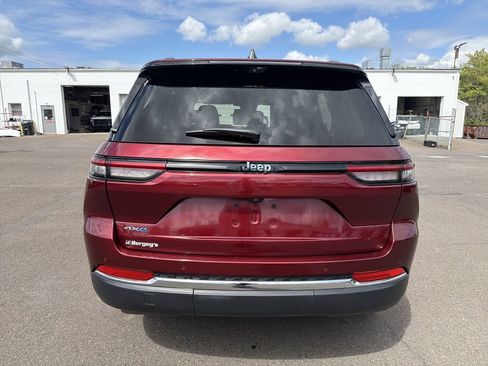 Used 2022 Jeep Grand Cherokee Limited 4xe w/ Luxury Tech Group II AWD/4WD image 4