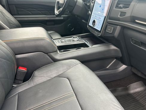 Certified 2023 Ford Expedition Platinum image 17