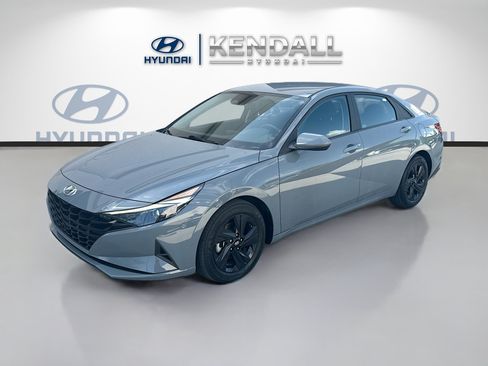 Used 2023 Hyundai Elantra SEL FWD image 3