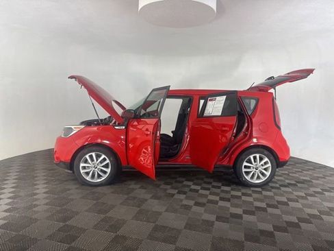 Used 2017 Kia Soul + image 11
