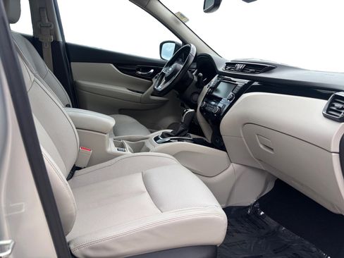 Used 2021 Nissan Rogue Sport SL w/ Premium Package image 15