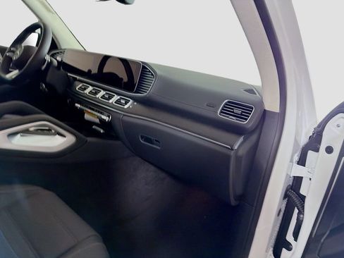 New 2026 Mercedes-Benz GLS 450 4MATIC image 33