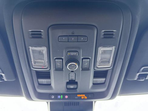 Used 2023 GMC Yukon XL Denali AWD/4WD image 18