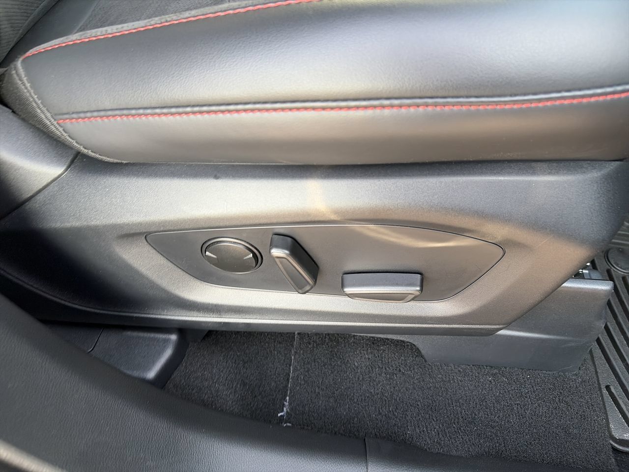 Used 2025 Ford Explorer ST AWD/4WD image 35