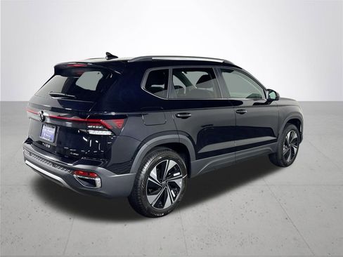 New 2025 Volkswagen Taos SE image 6
