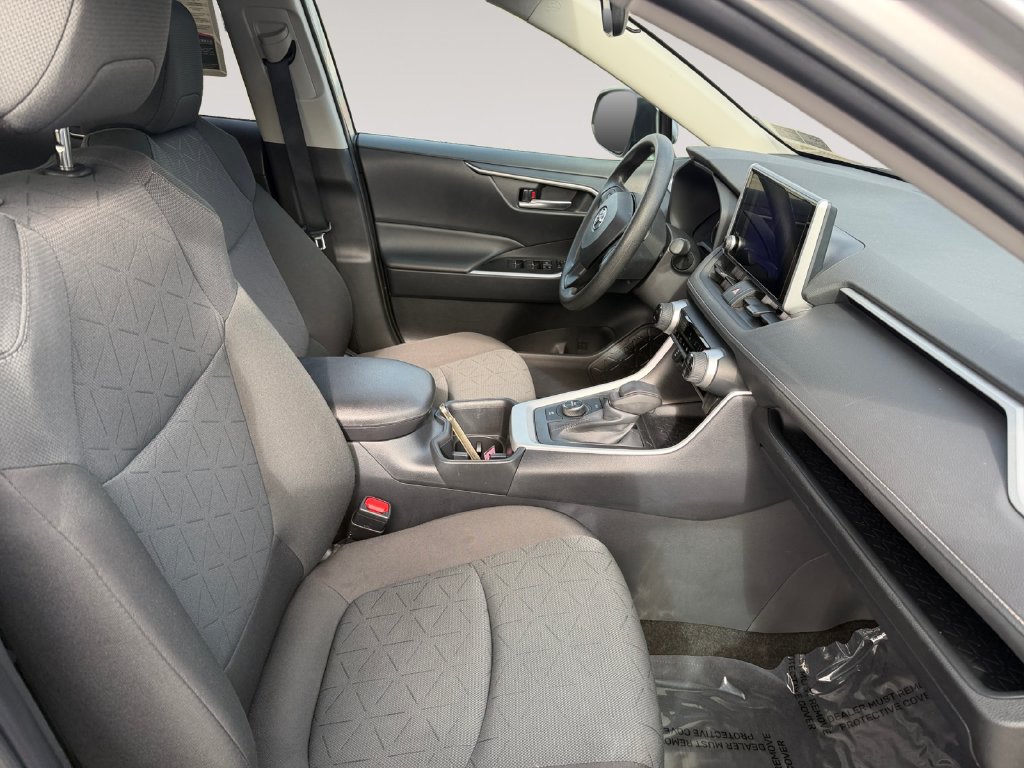 Used 2025 Toyota RAV4 XLE AWD/4WD image 15