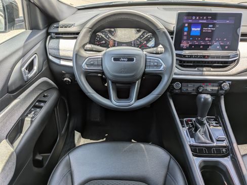 Used 2024 Jeep Compass Latitude AWD/4WD image 17
