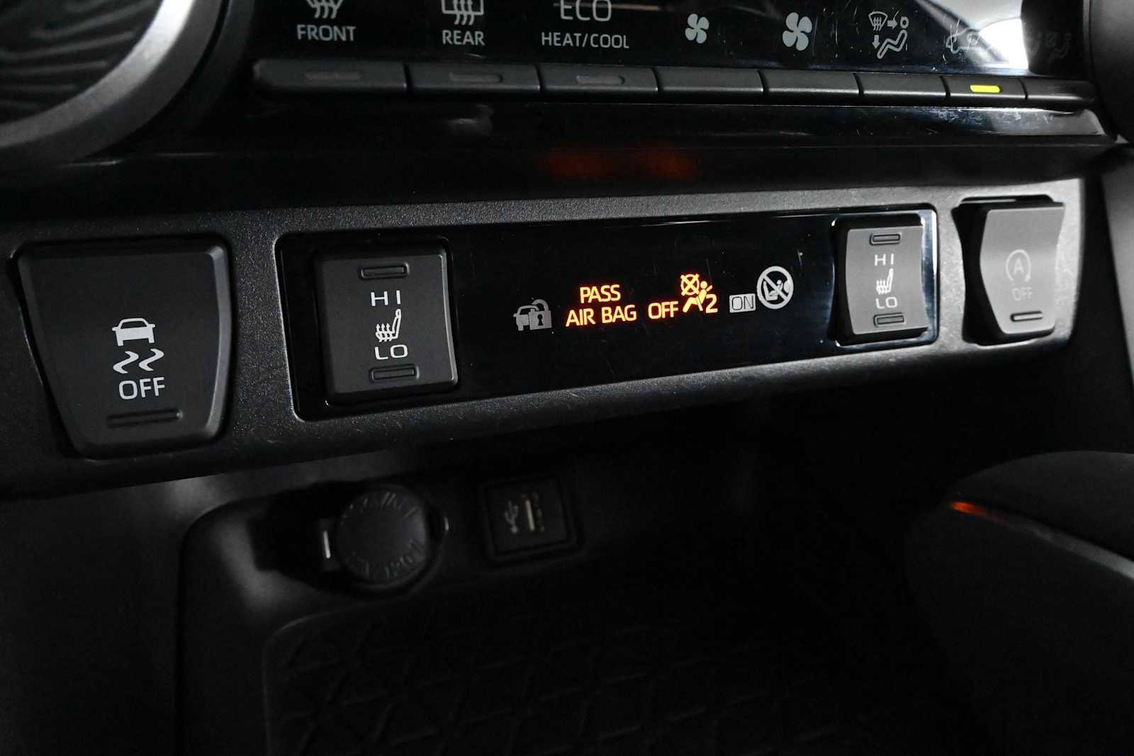 Used 2023 Toyota RAV4 XLE Premium AWD/4WD image 28